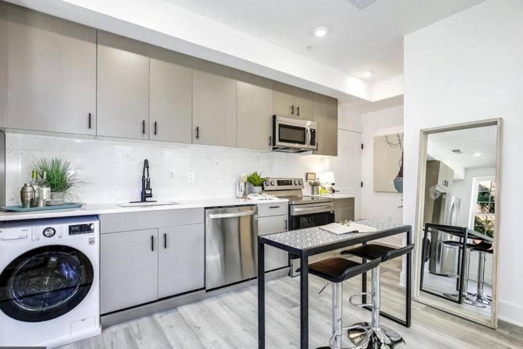 Lux Capitol Hill Vacation Home, In-House Services Вашингтон Екстериор снимка